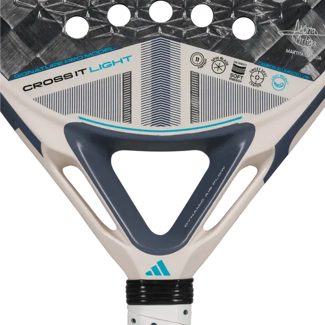 A image of the adidas cross it light 3.4 padel racket by Marta Ortega at the view of the heart. 