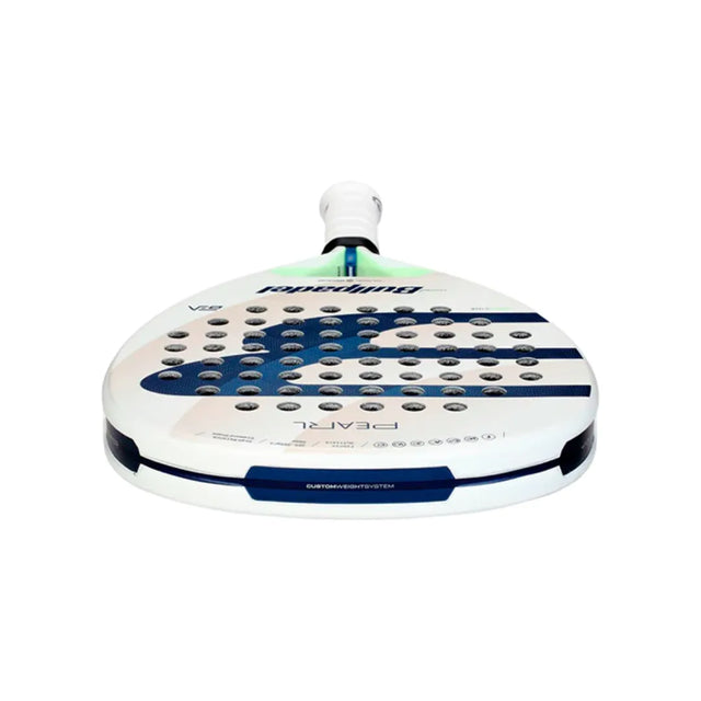 The Bullpadel Racket Pearl 2024 Bea González (LIKE NEW) by Padel Smash Academy showcases AIR REACT CHANNEL technology, a stylish white and blue finish with a round-holed surface, and a white grip tape. The brand name appears at the top as it stands vertically against a pristine white backdrop.