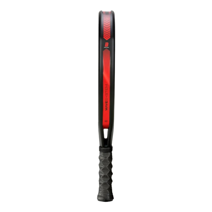 Side view of the Padel Smash Academy BULLPADEL RACKET XPLO 2025 MARTÍN DI NENNO (LIKE NEW), featuring a black and red frame with a black grip tape handle. The logo is prominently displayed on the side, showcasing its XPLO design.